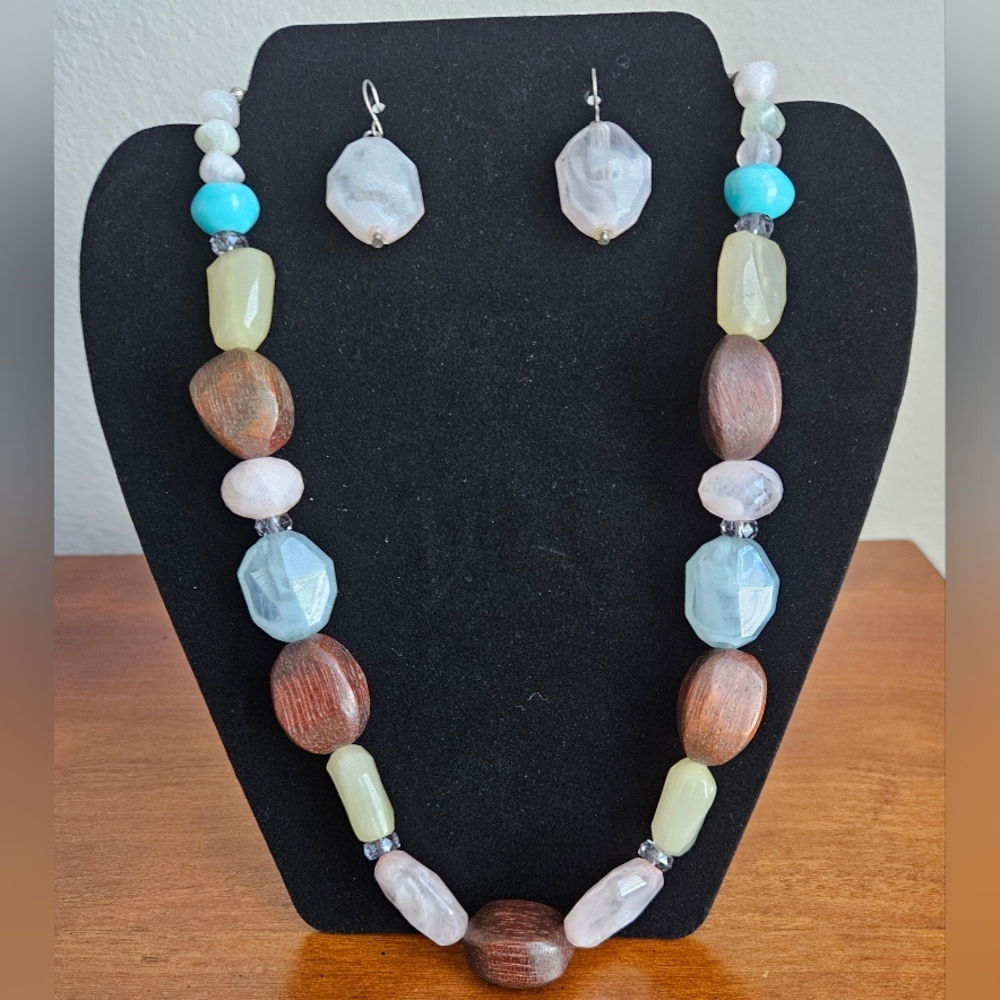 Elegant Multicolor Beaded Necklace and Earrings Set
